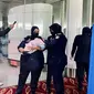Seorang penumpang pesawat melahirkan di ruang tunggu Bandara Internasional Kuala Lumpur di periode libur Natal dan Tahun Baru 2023/2024. (dok. X @MY_Airports/https://twitter.com/MY_Airports/status/1740287453242798162/photo/1)