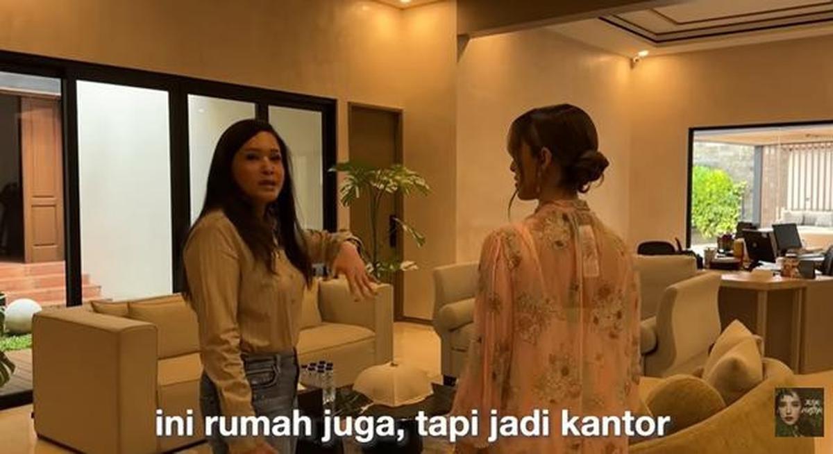 6 Potret Rumah Maia Estianty yang Disulap Jadi Kantor, Modern dan Estetis
