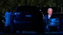 Calon presiden dari Partai Demokrat, Joe Biden, terlihat pada layar monitor saat berbicara dalam kampanye secara drive-in yang diselenggarkan CNN di Moosic, Pennsylvania, Kamis (17/9/2020). (AP Photo/Carolyn Kaster)