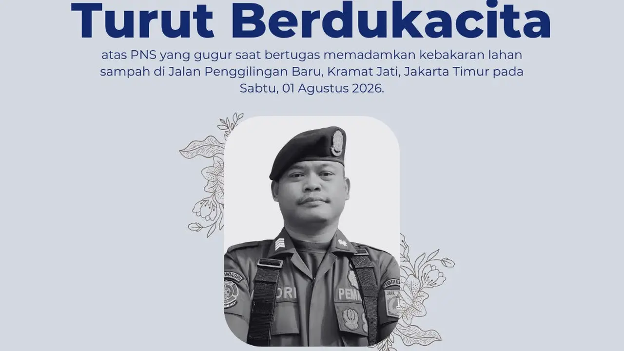 BKN memberikan kenaikan pangkat anumerta pada Andriyono, PNS yang gugur saat menjalankan tugas sebagai petugas pemadam kebakaran di Jakarta Timur. (Dok BKN)