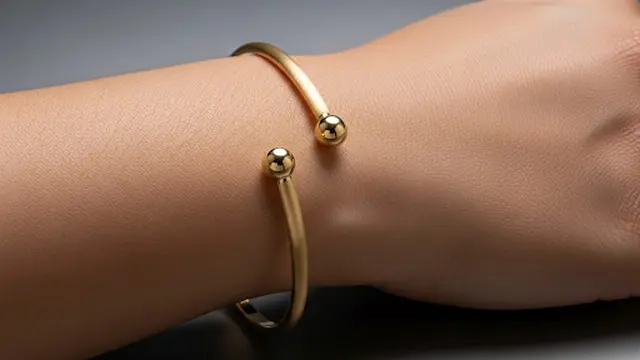 Gelang Cuff Terbuka dengan Ujung Bola
