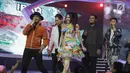 Cakra Khan, Anji, Via Vallen, Rizal Armada, Rizky Febian, dan Virgoun tampil di Konser Energi Asian Games 2018 di Jakarta, Kamis (8/3). Mereka menyanyikan lagu official theme song Asian Games 2018 berjudul Bright as the Sun. (Liputan6.com/Faizal Fanani)