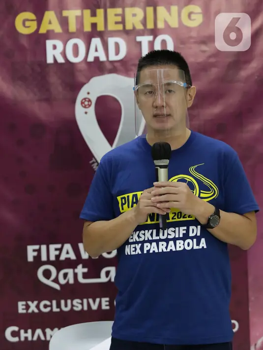 Direktur Nex Parabola, Junus Koswara saat mengumumkan Nex Parabola sebagai pemegang hak siar jalur tv digital satelit Piala Dunia 2022 Qatar, Jakarta, Kamis (24/3/2022). Junus Koswara menjelaskan hal terkait hak siar jalur tv digital satelit Piala Dunia 2022 Qatar. (Liputan6.com/Helmi Fithriansyah)