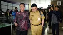 Mendagri Tjahjo Kumolo (kedua kiri) meninggalkan gedung BPK usai menerima Laporan Hasil Pemeriksaan BPK RI atas Laporan Keuangan Kementerian/Lembaga, Jakarta, Senin (29/5/2017). Kemendagri berhasil meraih predikat WTP. (Liputan6.com/Helmi Fithriansyah)