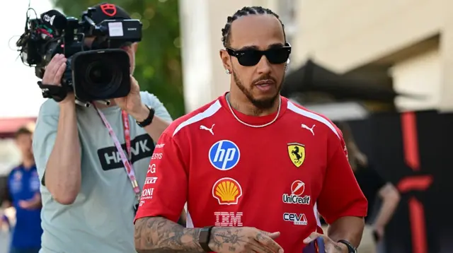 Ferrari Diminta Fokus ke Lewis Hamilton jika Ingin Juara F1 2026