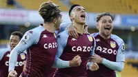 Pemain Aston Villa, Anwar El Ghazi, melakukan selebrasi usai mencetak gol ke gawang Wolverhampton Wanderers pada laga Liga Inggris di Stadion Molineux, Minggu (13/12/2020). Aston Villa menang dengan skor 0-1. (Tim Keeton/Pool/AFP)