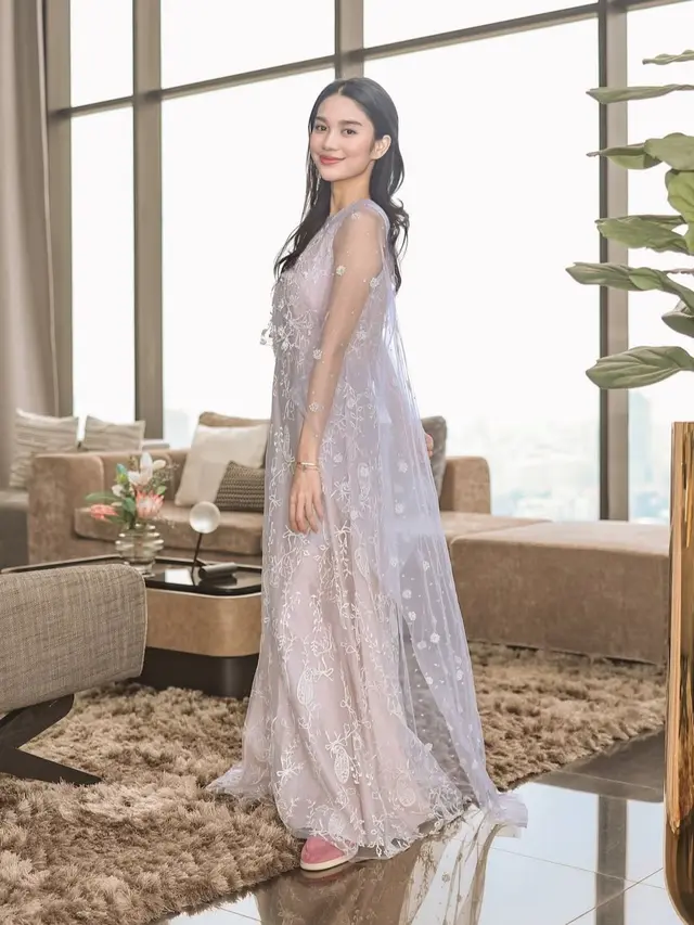 Empat Gaya Lebaran ala Azizah Salsha yang Elegan (Instagram/@azizahsalsha_)