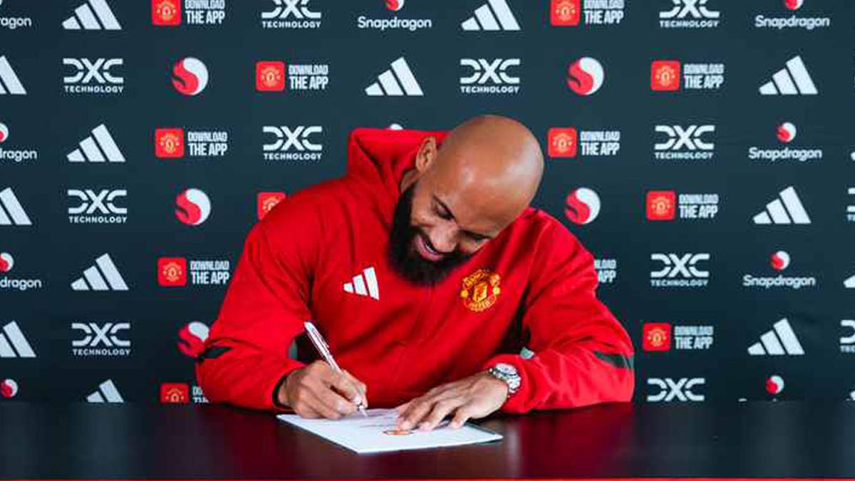 Dua Penyerang Sudah Datang, Manchester United Alihkan Fokus ke Gelandang?