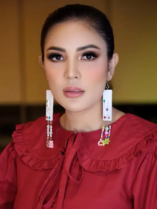 Alat tes Covid-19 yang dipoles cantik dengan untaian manik (Foto: Instagram @nindyayunda)