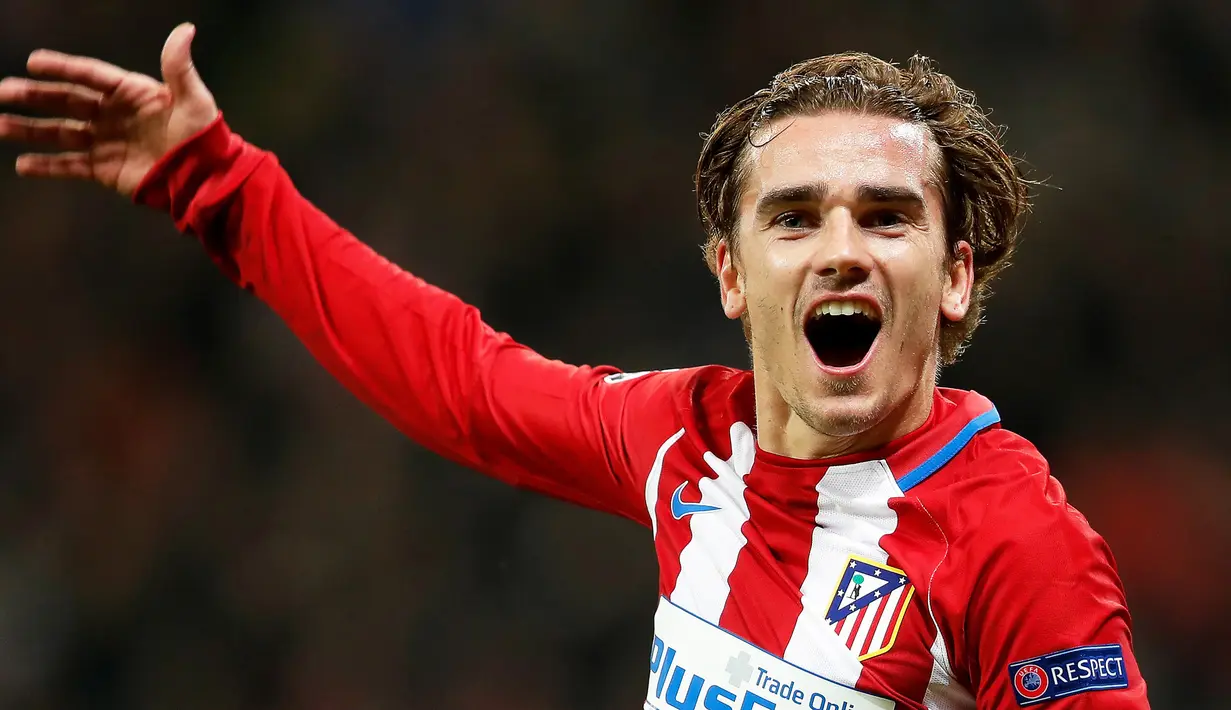 Striker Atletico Madrid, Antoine Griezmann, melakukan selebrasi saat pertandingan melawan Bayer Leverkusen di Stadion Bay Arena, (21/02/2017). Penampilan apiknya membuat Griezmann menjadi prioritas utama rekrutan Setan Merah.(EPA/Friedemann Vogel)