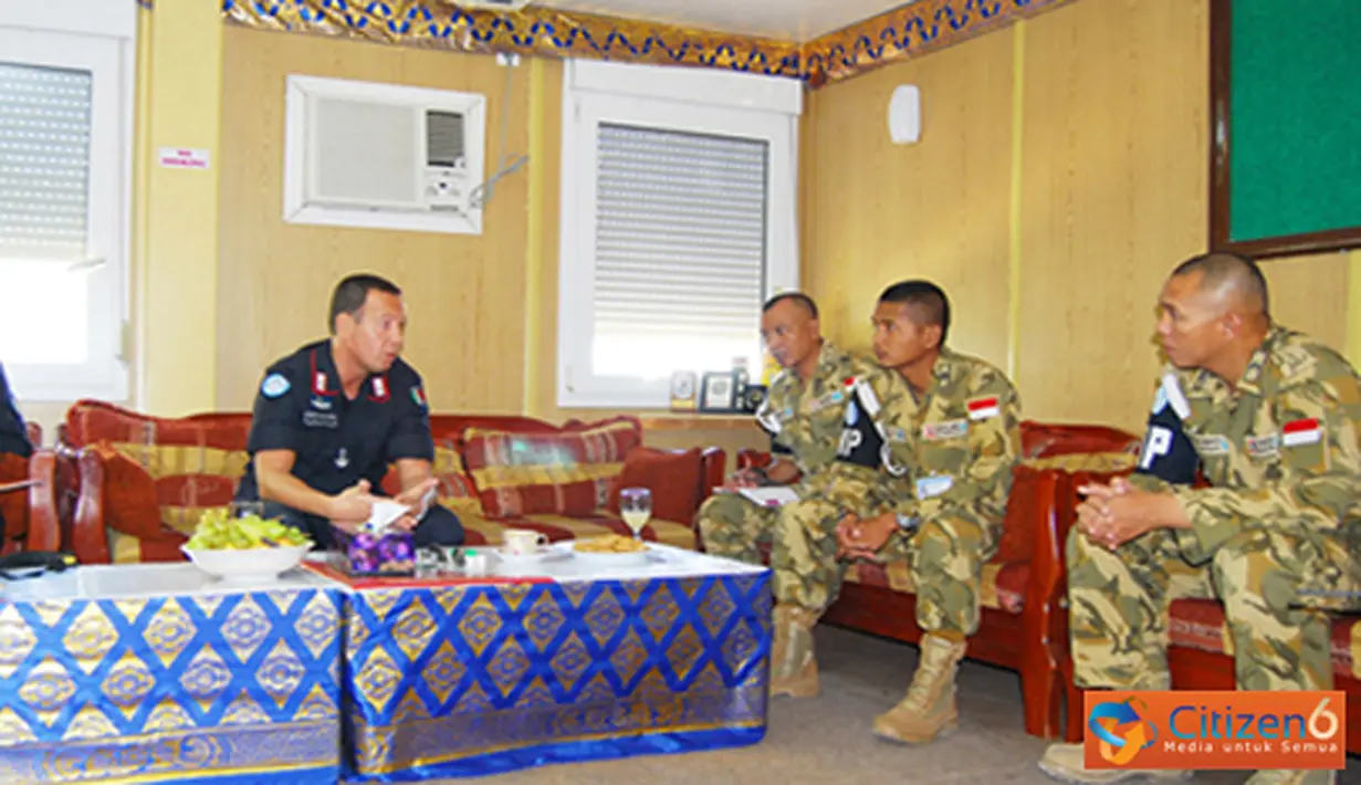 Citizen6, Lebanon: Kontingen Garuda XXV-D/UNIFIL kembali menerima PAZ Insignia yang disampaikan oleh FPM Head Quarters Naqoura UNIFIL, Letnan Kolonel Andrea Desideri (Italia) pada, Sabtu (4/8). (Pengirim: Badarudin Bakri)