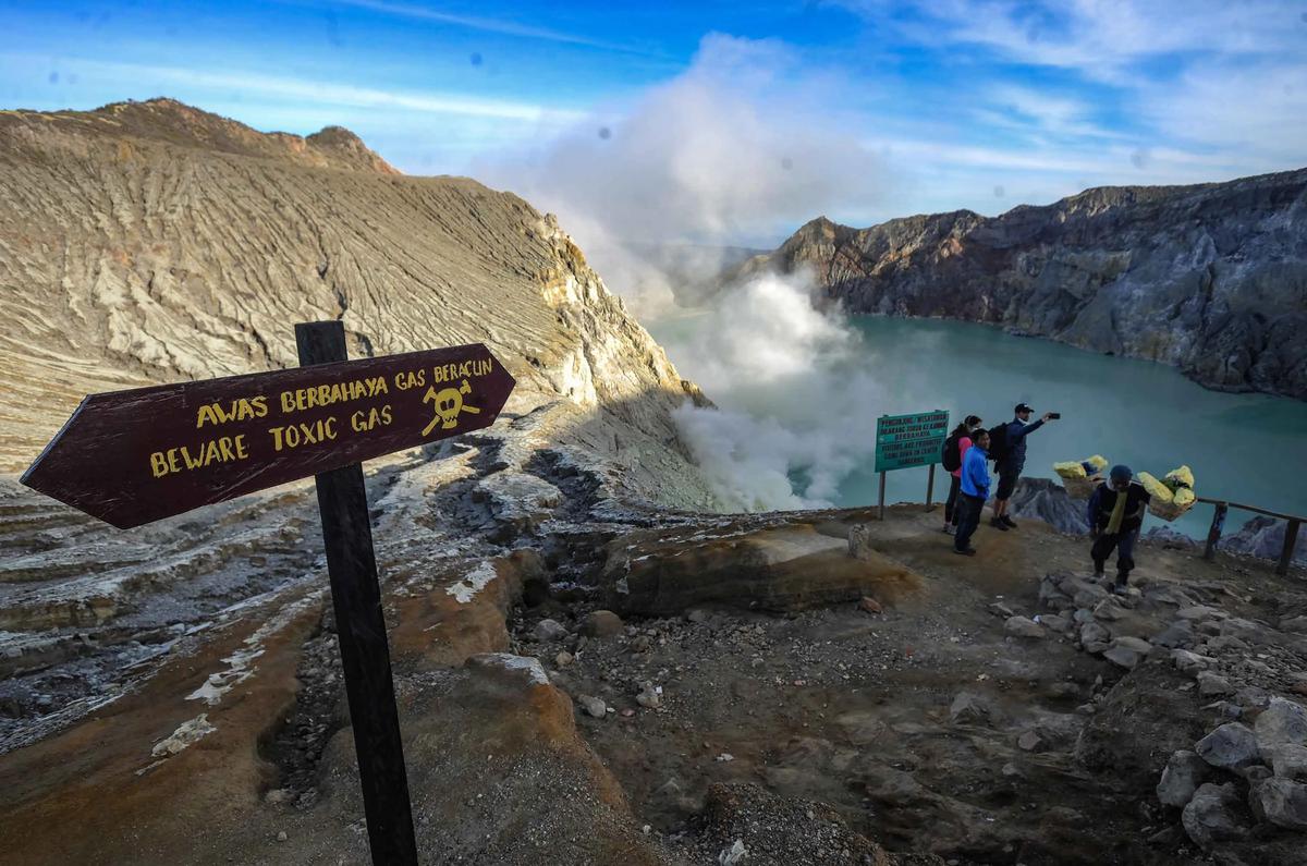 FOTO: Kawah Ijen Destinasi Favorit Wisata Alam Akhir Tahun