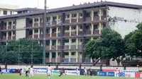 Suasana pertandingan antara Arema FC melawan PSM Makassar pada laga BRI Liga 1 di Stadion PTIK, Jakarta, Sabtu (4/2/2023). PSM Makassar menang dengan skor 1-0. (Bola.com/M Iqbal Ichsan)
