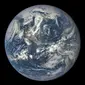 Foto Bumi diambil pada 6 Juli 2015 menggunakan Earth Polychromatic Imaging Camera (EPIC) berukuran 4 MP yang dilengkapi teleskop. (Sumber NASA)