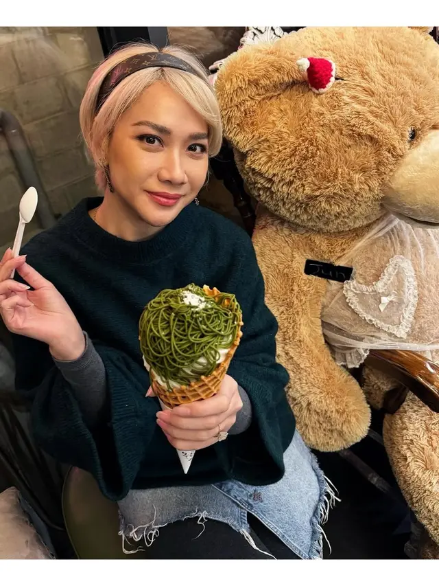 6 Potret OOTD BCL Selama di Korea Selatan, Paduan Pas dengan Rambut Pixie Cut