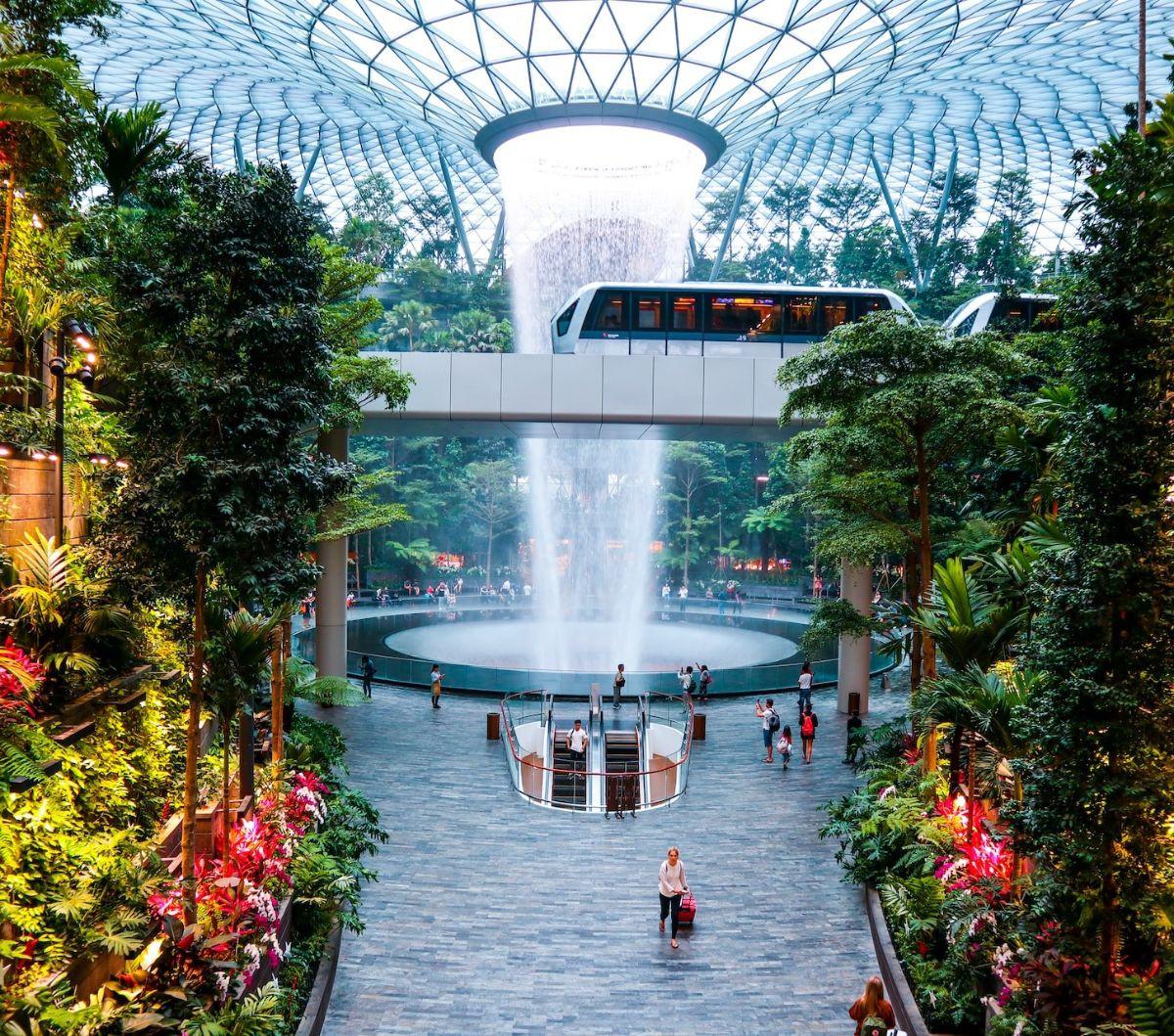 "Kalau nanti terbang ke Singapura per 1 Januari 2026 maka nanti dipajakin (Singapura) sehingga tiketnya akan lebih mahal," kata Eniya seperti dilansir dari Antara, Kamis (4/7).