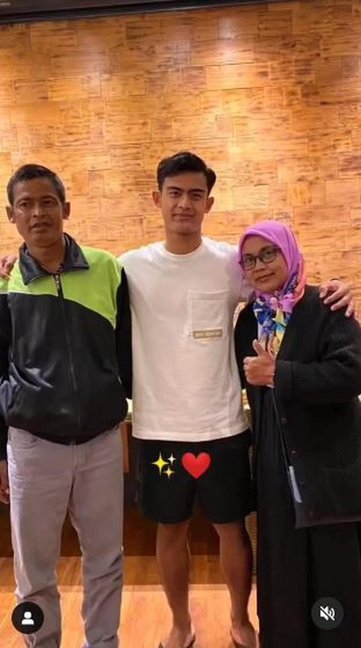 5 Potret Kesederhanaan Mendiang Ayah Pratama Arhan, Fondasi Hidup yang Membentuk Karakter Sang Pemain
