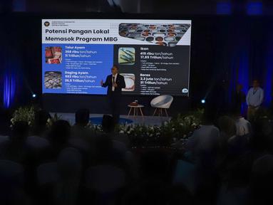 Menteri Koordinator Bidang Pangan Zulkifli Hasan (Zulhas) saat kegiatan Town Hall Meeting Satu Tahun Kemenko Pangan di Gedung Graha Mandiri, Jakarta, Selasa (21/10/2025). (merdeka.com/Arie Basuki)