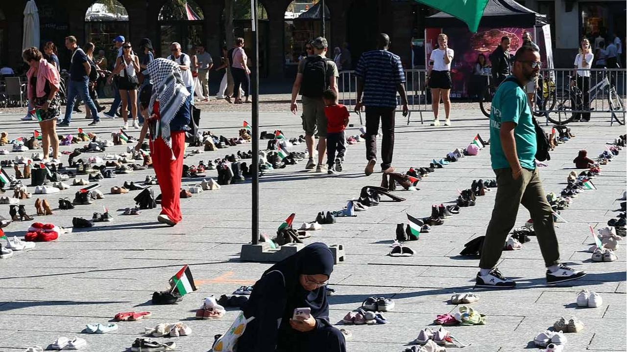 FOTO: Ratusan Sepatu untuk Warga Gaza