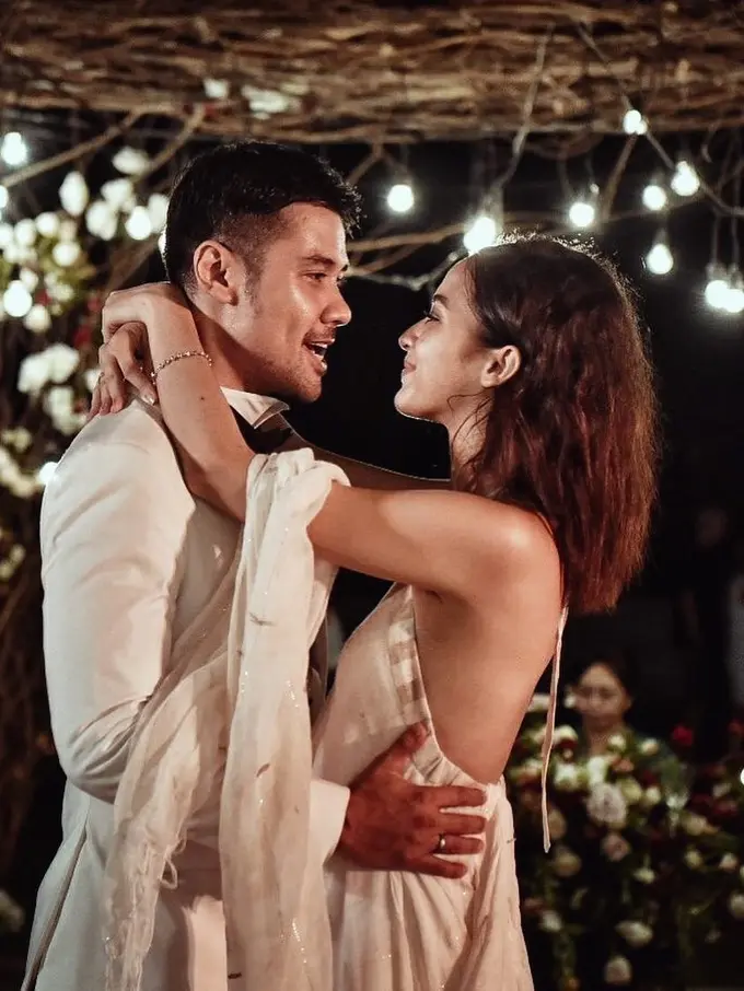 [Bintang] Putri Marino dan Chicco Jerikho