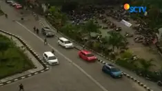 Kericuhan ini membuat tiga orang mahasiswa dibawa ke Rumah Sakit Islam Faisal Makassar untuk mendapatkan perawatan akibat luka terkena benda tumpul dan sabetan senjata tajam.