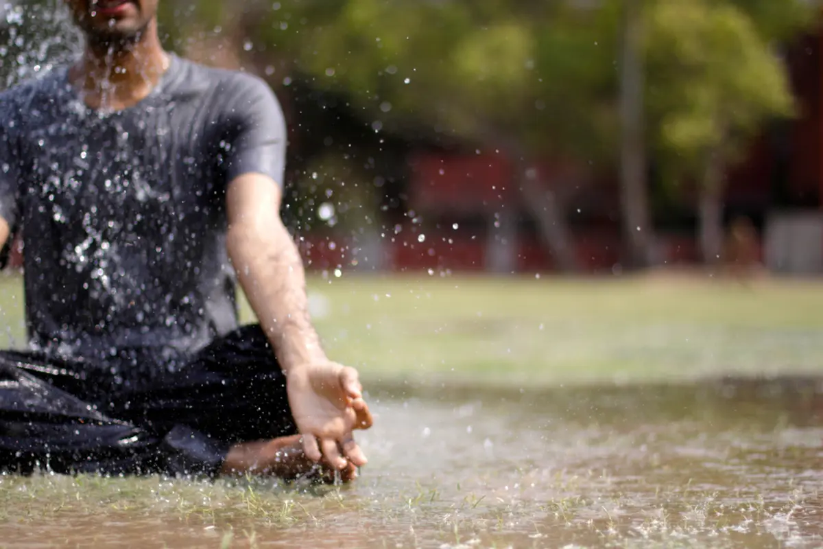 6 Pose Yoga Ini Bisa Tingkatkan Sistem Imun di Musim Hujan