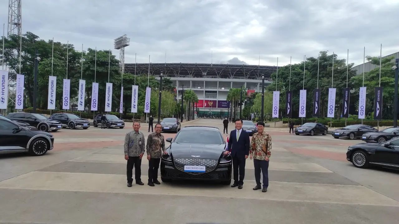 Hyundai resmi menyerahkan 393 unit mobil listrik kepada pemerintah melalui Kementerian Sekertariat Negara (Mensetneg) yang akan digunakan sebagai kendaraan operasional KTT G20.