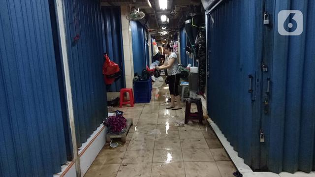 Banjir Surut, Aktivitas Jual Beli di Pasar Cipulir Masih Lumpuh