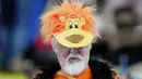 Suporter Belanda saat menyaksikan pertandingan melawan Amerika Serikat pada laga Piala Dunia 2022 di Stadion Khalifa, Sabtu (3/12/2022). (AP Photo/Natacha Pisarenko)