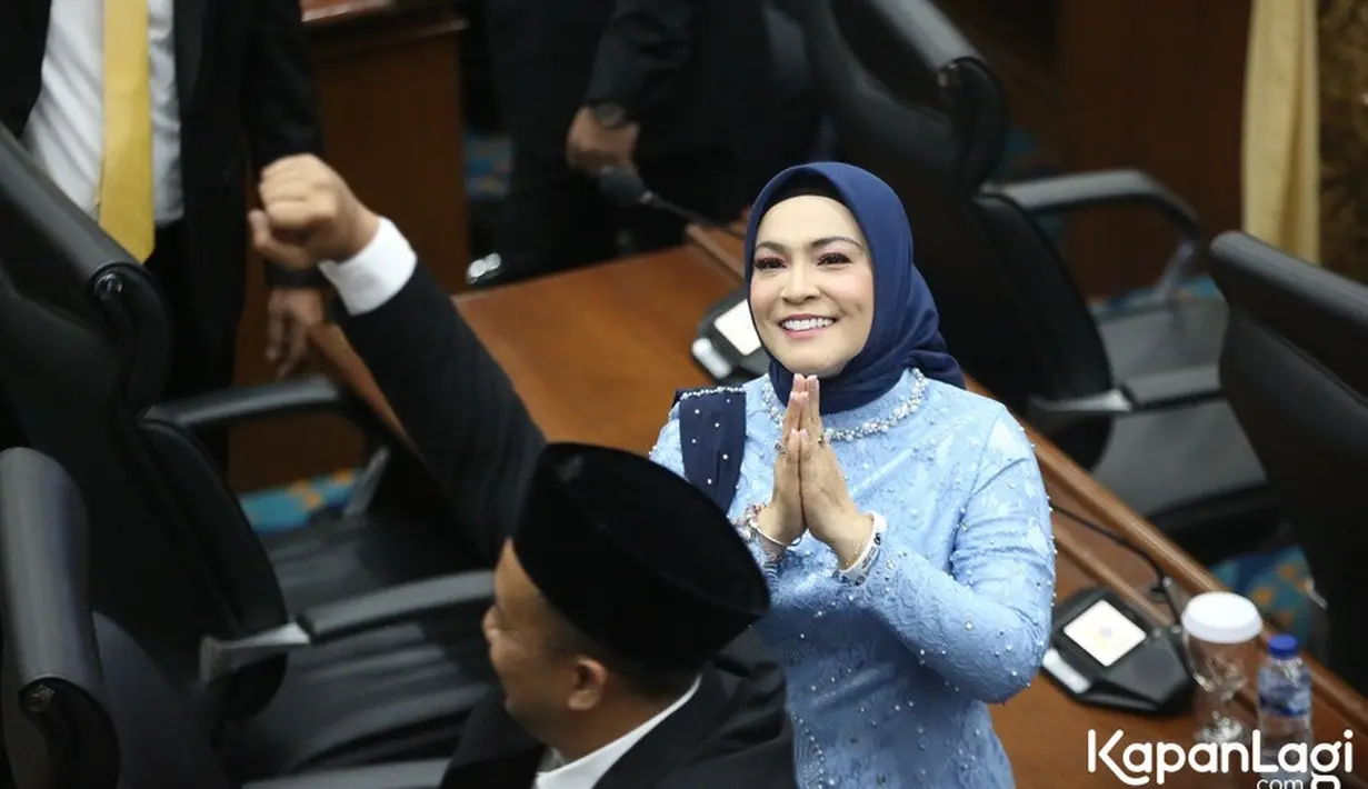 Astrid Kuya bahagia, dan mengaku bersyukur bisa menjadi wakil rakyat. Khususnya di wilayah Jakarta [KapanLagi.com/Budy Santoso]