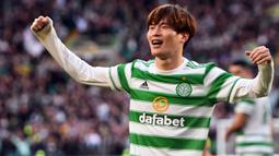 Kyogo Furuhashi. Sayap Jepang berusia 27 tahun yang direkrut Glasgow Celtic dari Vissel Kobe di awal musim 2021/2022 ini mencetak hattrick di pekan ke-2 Liga Skotlandia saat mengalahkan tamunya Dundee FC 6-0 (8/8/2021). Total ia telah mencetak 16 gol dan 5 assist dari 26 laga. (AFP/Andy Buchanan)