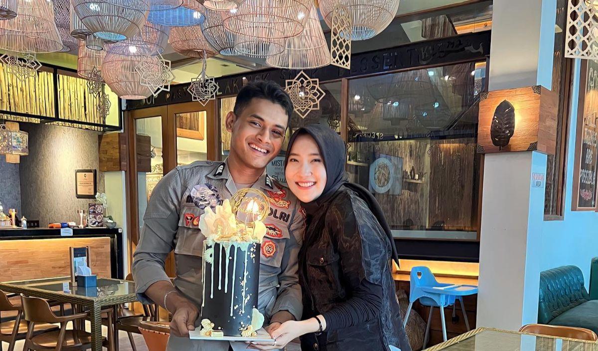 Tak hanya cantik, Yeni Inka ramai disebut memiliki paras yang manis.<br>