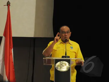 Ketum Partai Golkar versi Munas Bali Aburizal Bakrie berpidato pada rapat konsultasi nasional Golkar di Jakarta, Selasa (10/3). Rapat itu membahas putusan Menkumham yang menerima kepengurusan Golkar versi Agung Laksono. (Liputan6.com/Herman Zakharia)