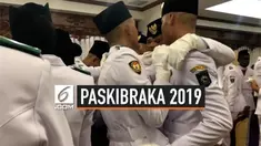Tim Merah terpilih menjadi pasukan yang mengibarkan bendera di upacara HUT ke-74 RI pagi ini. Usai menjalankan tugas, personel tim merah menangis terharu dan saling berpelukan.