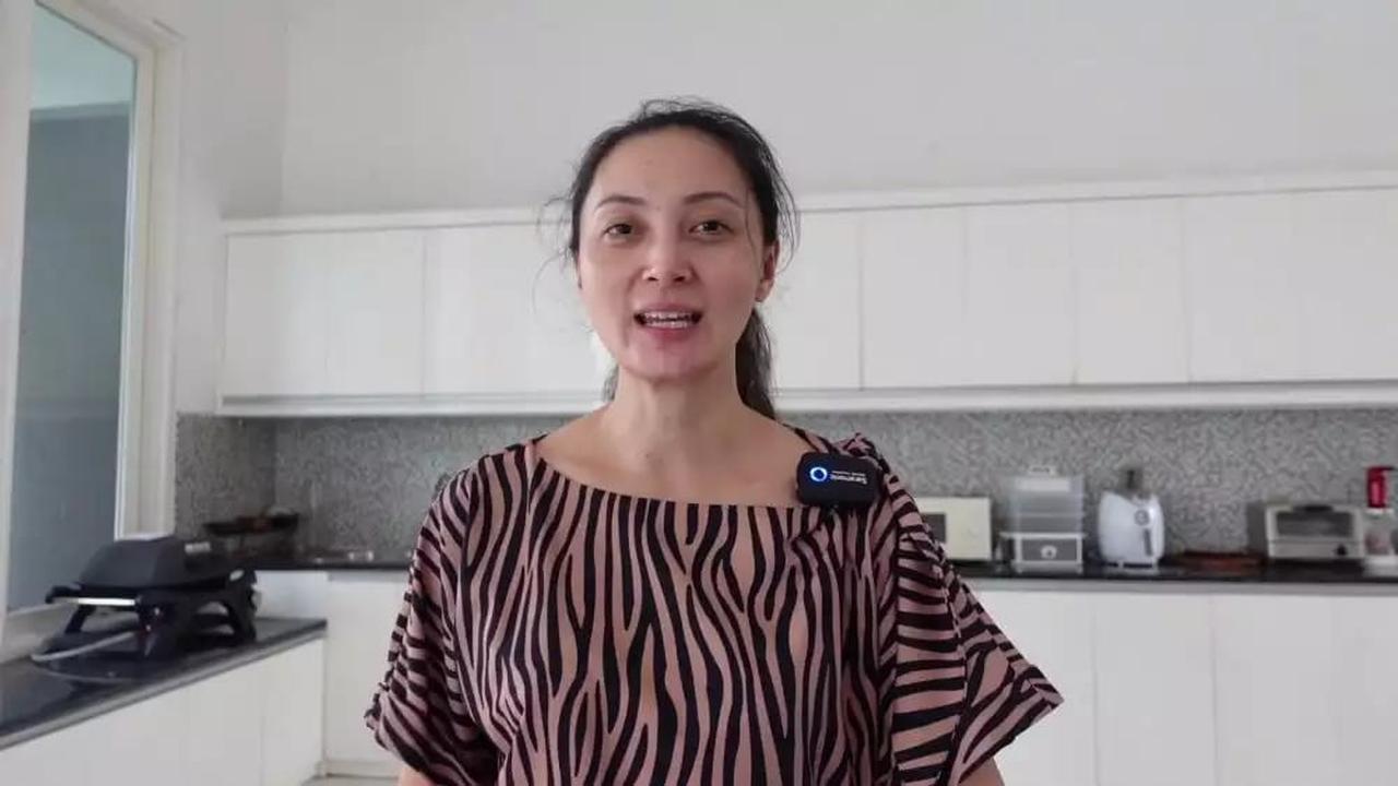 Della Puspita Vakum dari Dunia Entertainment, Cek Kondisi Dapur Mewahnya yang Elegan dan Luas