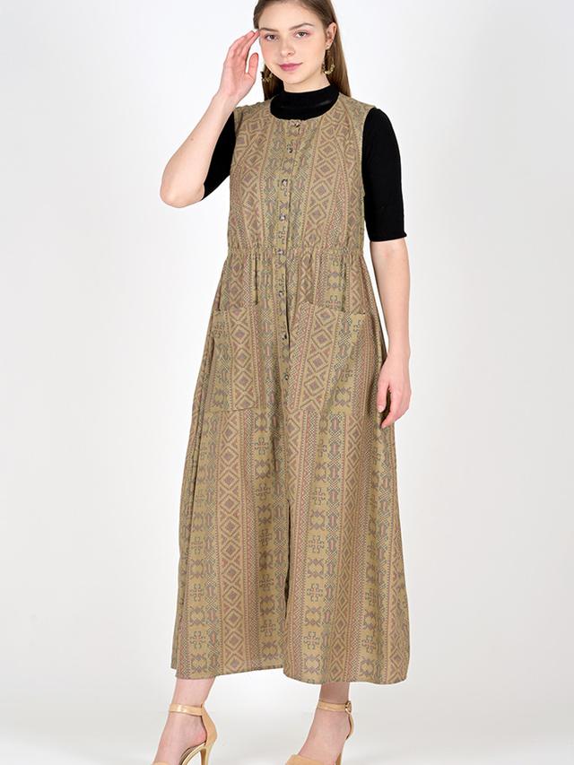 10 Inspirasi Jumpsuit Hijab Terbaru 2024, Bikin Penampilan Makin Stylish