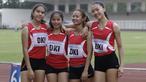 Tim putri DKI Jakarta saat mengikuti nomor lari 4x100 meter estafet pada Kejuaraan Pomnas XVI 2019 di Stadion Madya, Senayan, Jakarta, Rabu (25/9). Tim putri Jakarta raih emas di nomer 4x400 meter estafet. (Bola.com/Yoppy Renato)