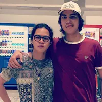 Dul saat mengantar kakaknya, El Rumi berangkat ke London(Instagram/duljaelani)