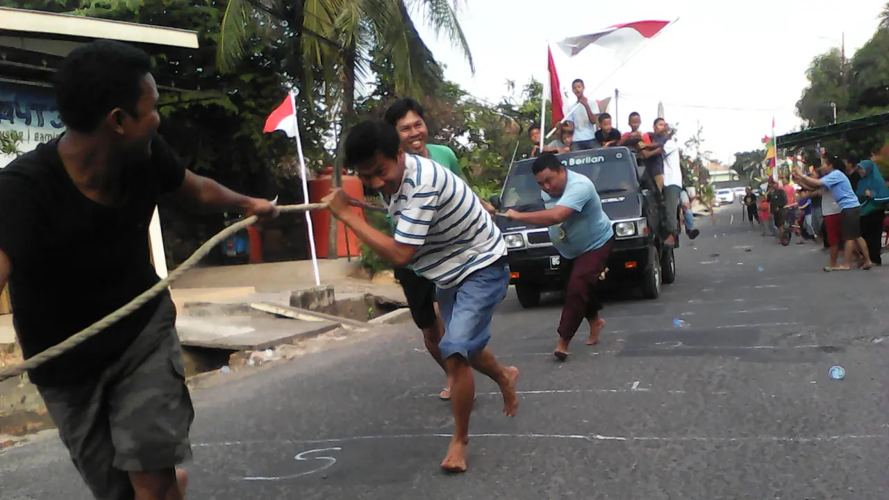 20150818-Lomba tarik mobil