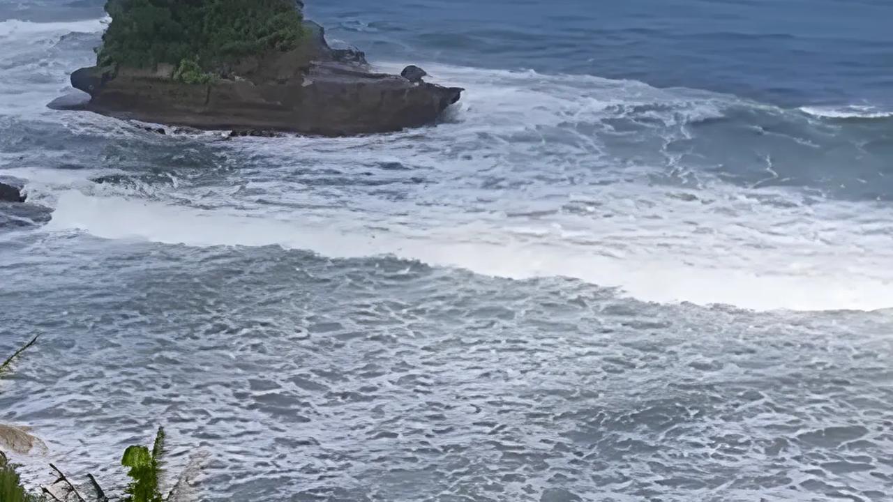 Disebut Tanah Lotnya Sukabumi, Begini Potret Eloknya Pantai Karang Gantungan