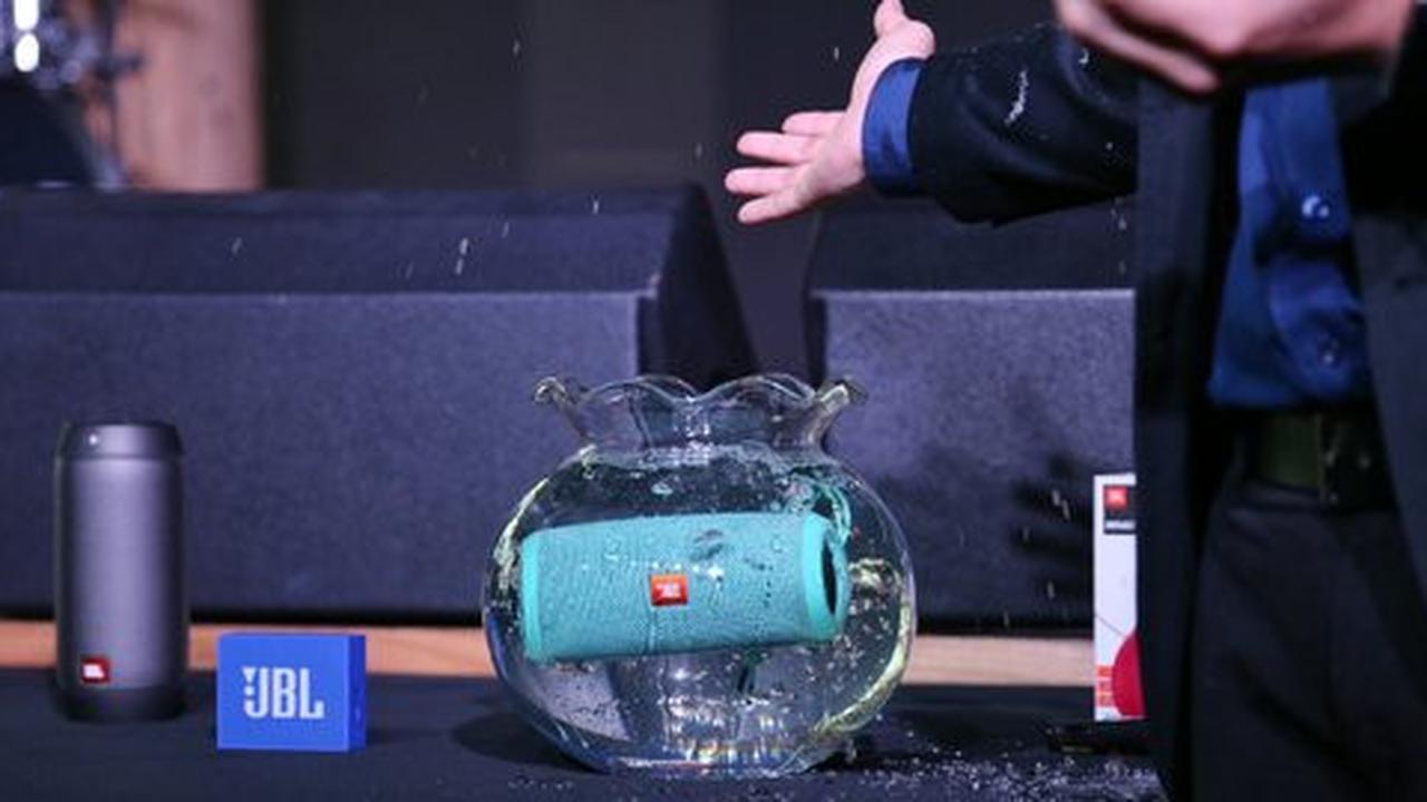 Hebat! Speaker JBL tahan direndam air