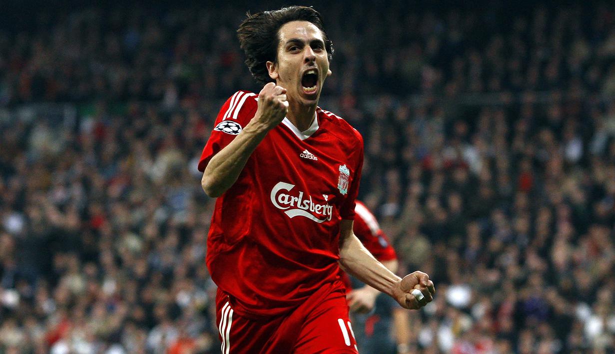 Yossi Benayoun. Sayap kanan Israel yang telah pensiun pada Mei 2019 bersama Beitar Jerusalem ini tercatat pernah memperkuat 3 klub anggota Big Six di Liga Inggris dari total 5 klub yang dibelanya di Liga Inggris. Ketiganya adalah Liverpool, Chelsea dan Arsenal. Dari ketiganya, Liverpool menjadi klub yang paling lama dibelanya yaitu selama 3 musim sejak 2007/2008 hingga 2009/2010 dan total tampil dalam 134 laga di semua ajang bareng The Reds dengan torehan 29 gol dan 19 assist. (AFP/Paul Ellis)
