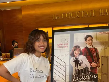 Fuji membintangi film Bukan Cinderella.