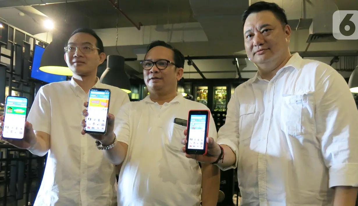 Direktur Utama PT Mapel Teknologi Indonesia Gunawan Liento (kanan), Direktur Operasional Tommi P M Hutapea dan Direktur Finance Nino Osamulia saat meluncurkan market place di Indonesia dengan nama Mapel di Jakarta, Minggu (15/3/2020).  (Liputan6.com/Fery Pradolo)