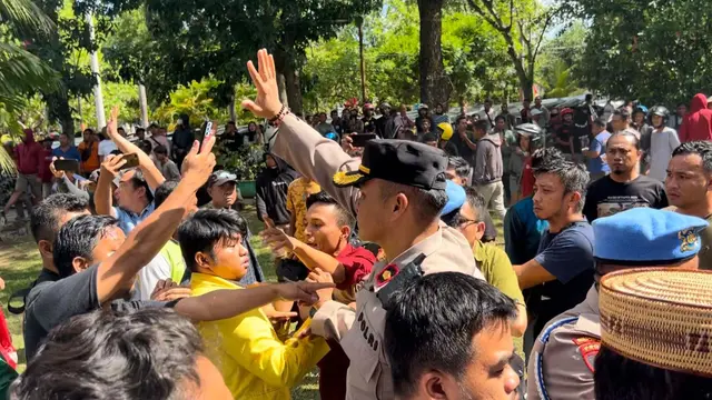 Unjuk rasa desak nelson mundur