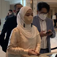 Nissa Sabyan dan Ayus saat menghadiri acara pernikahan Ria Ricis dan Teuku Ryan