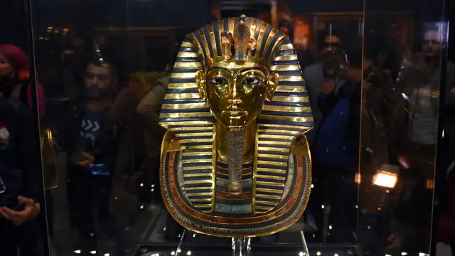 20151216-Selesai Diperbaiki, Topeng Tutankhamun Dikembalikan ke Museum-Mesir