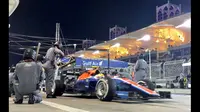 Pebalap Manor Racing asal Indonesia, Rio Haryanto, berhasil finis ke-17 F1 GP Bahrain di Sirkuit Internasional Sakhir, Bahrain, Minggu (3/4/2016). (Bola.com/Twitter/Manorracing)