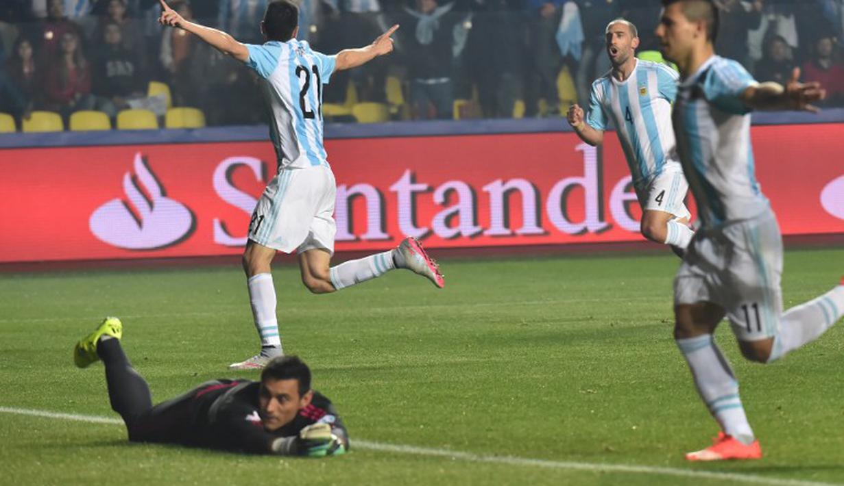 Javier Pastore merayakan gol kedua Argentina. (AFP PHOTO /NELSON ALMEIDA)