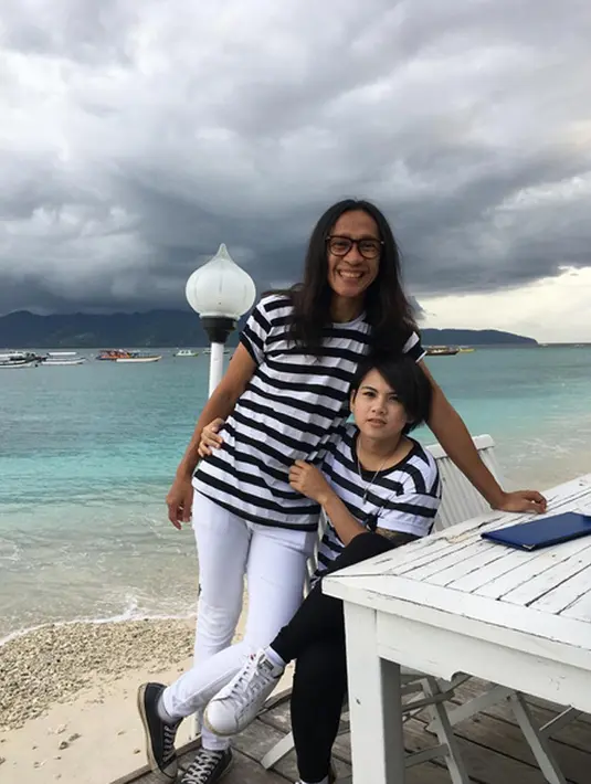 Pasangan yang selalu tampil mesra itu kembali mengejutkan publik. Artis Nikita Mirzani memberikan sinyal dalam status Instagramnya bahwa pernikahan Aming dan Evelyn di ujung tanduk. Kabar yang dihembuskan itu akhirnya benar terjadi. (Instagram/ev0124)